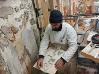 La riconfigurazione dei frammenti degli affreschi in laboratorio