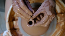 Morena Massera | Espositore a Ceramica a Villa Della Porta Bozzolo © FAI