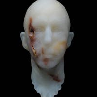 "torture prevalence compels victim-as-wounded-yet-resolute-iconoclasm-survivor portrait (Lucas Michael, soldiering on – 3mm)" (1992-93) di Barry x Ball "torture prevalence compels victim-as-wounded-yet-resolute-iconoclasm-survivor portrait (Lucas Michael, soldiering on – 3mm)" (1992-93) di Barry x Ball