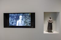 La mostra di Adriano Pallini a Villa Necchi Campiglio Televisore e opera di Pallini