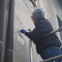 Esecuzione di saggi stratigrafici a cura dei restauratori Esecuzione di saggi stratigrafici a cura dei restauratori