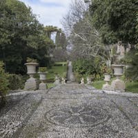 Il viale dei vasi Il viale dei vasi