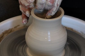 Laboratorio di modellazione della terracotta | Ph. Alessandro Petrelli, 2025 © FAI