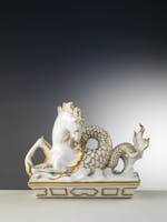 Gio ponti e Italo Griselli, Cavallo marino da Trionfo da tavola, porcellana e oro agatato, 1927, Museo Ginori Dettaglio di Trionfo da tavola di Gio Ponti con un cavallo marino