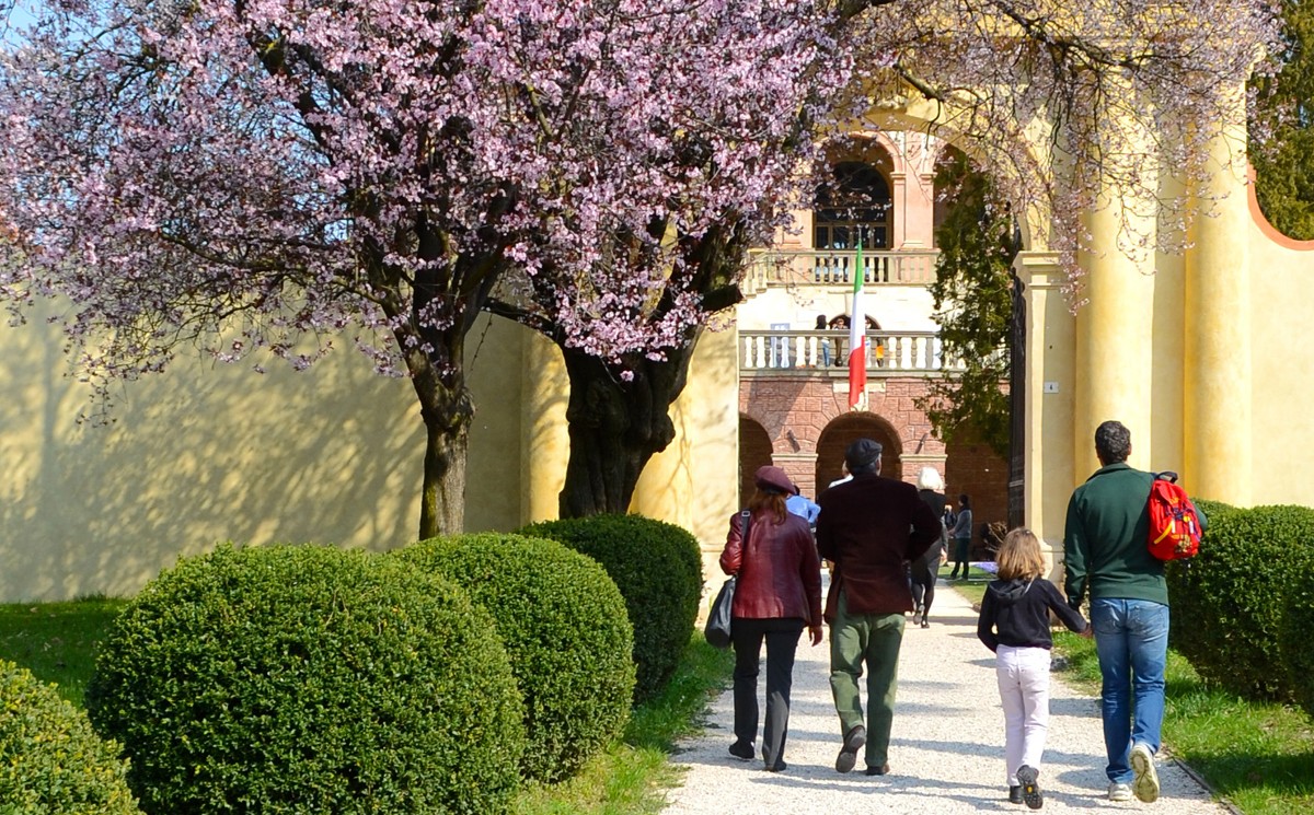 Ponti di Primavera nei Beni del FAI