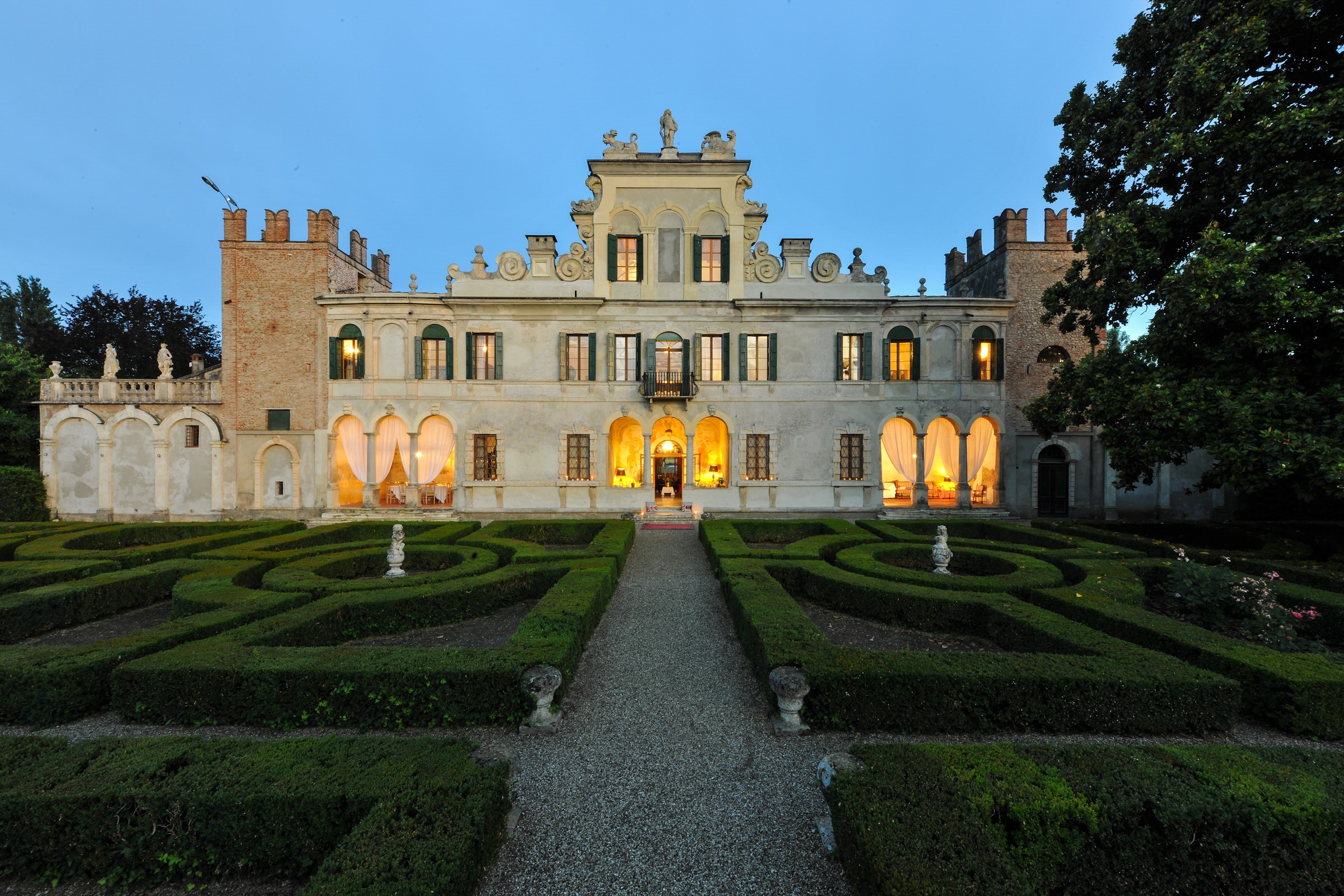 FAI un giro in villa