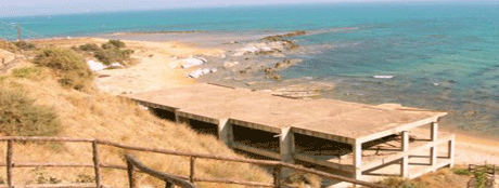 La Scala dei Turchi, ecomostro da demolire