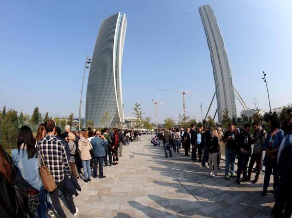 Grazie a CityLife a Milano lunghe code per la visita a Torre Hadid