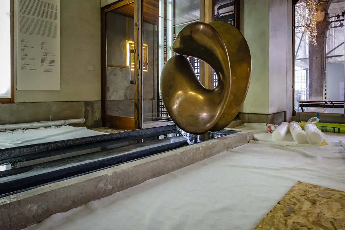 A Negozio Olivetti restaurato il “Nudo al Sole” di Viani A Negozio Olivetti restaurato il “Nudo al Sole” di Viani