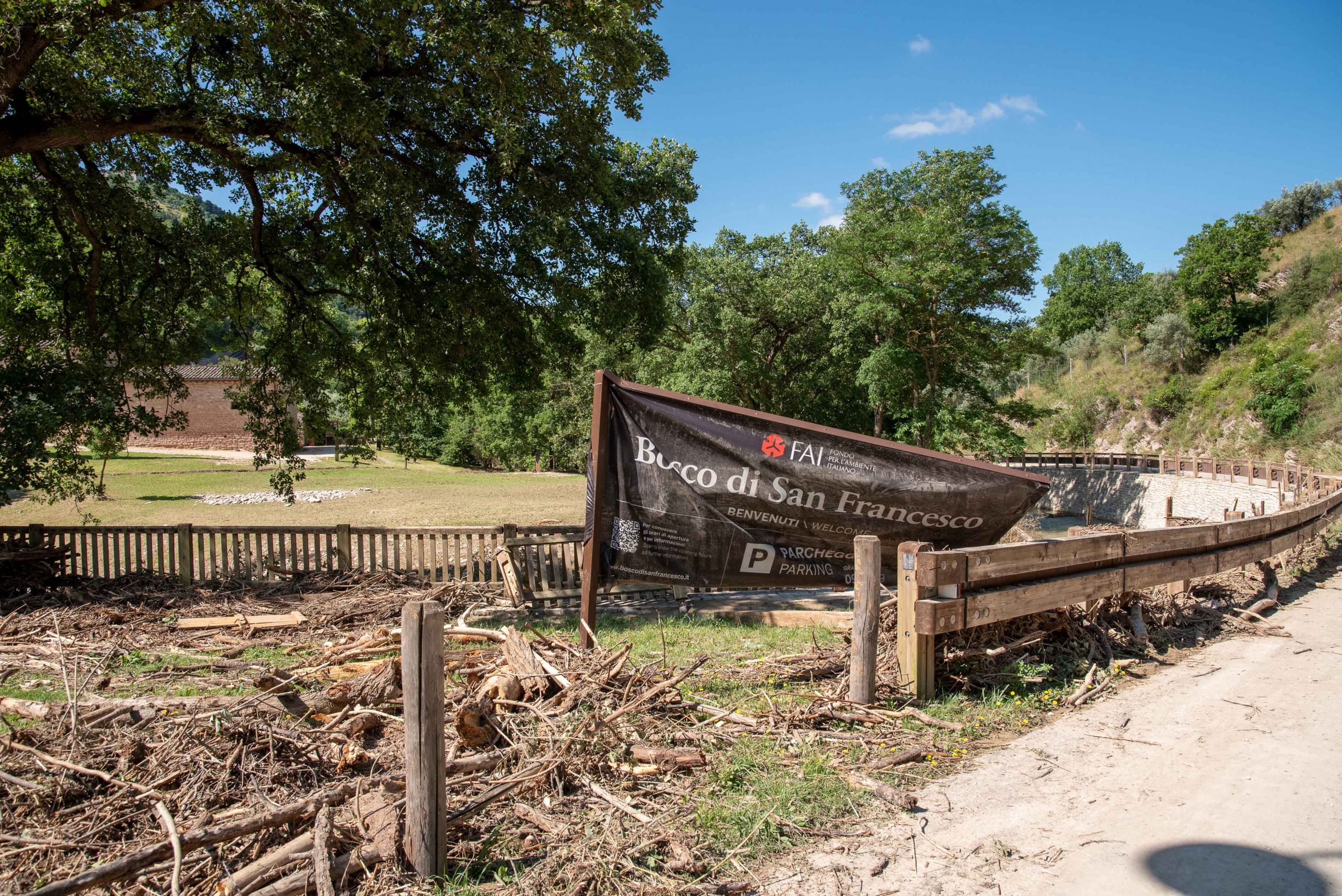 Esonda il torrente Tescio ad Assisi: gravi danni al Bosco di San Francesco