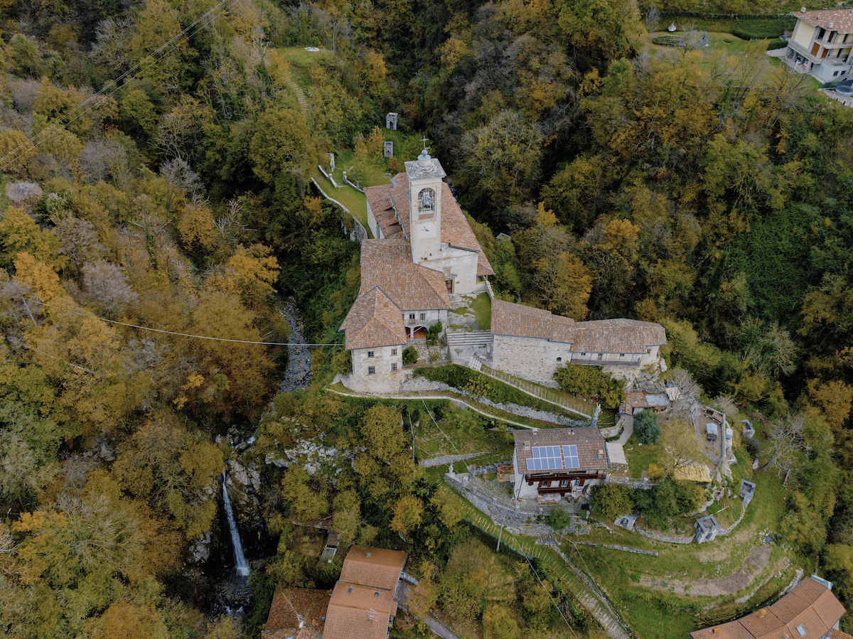 Tra boschi e torrenti, inizia il restauro di un prezioso ciclo pittorico