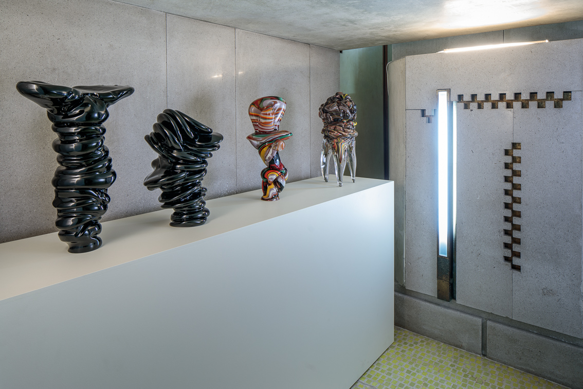 “Tony Cragg. Le forme del vetro” al Negozio Olivetti