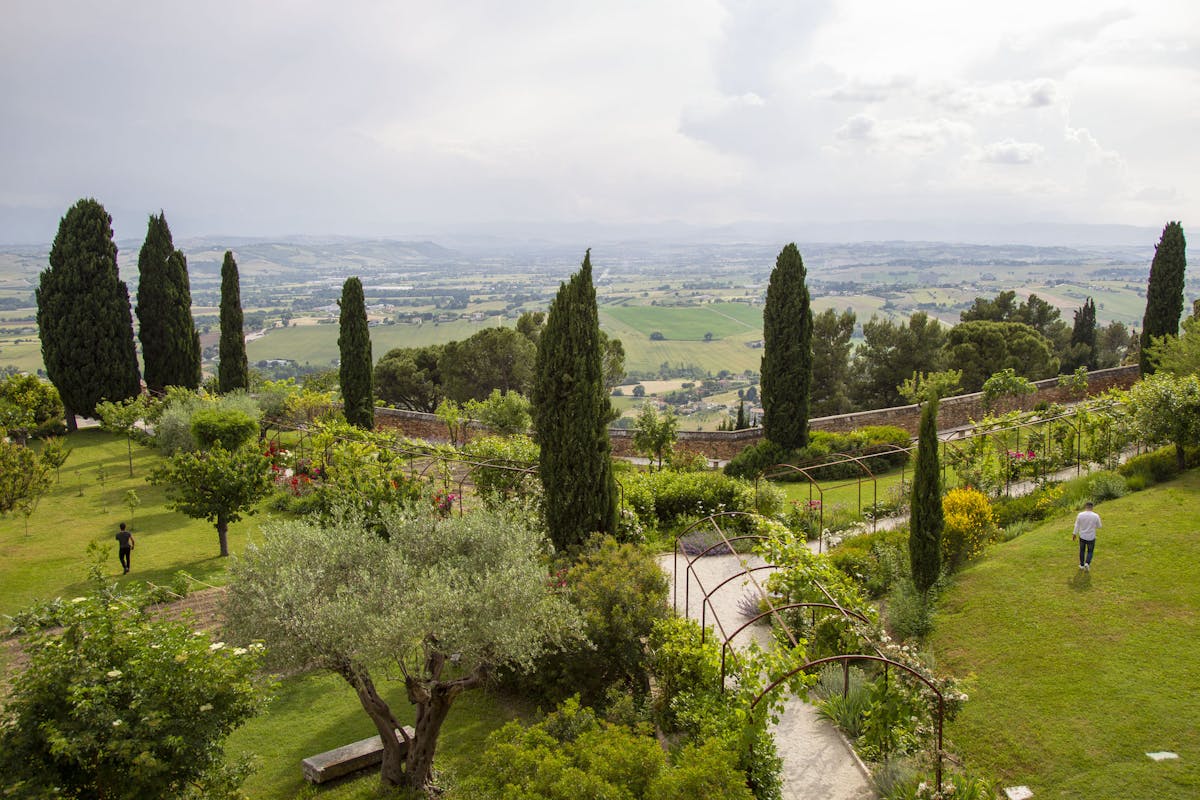 L’Orto sul Colle dell’Infinito, dove natura, poesia e inclusione si incontrano L’Orto sul Colle dell’Infinito, dove natura, poesia e inclusione si incontrano