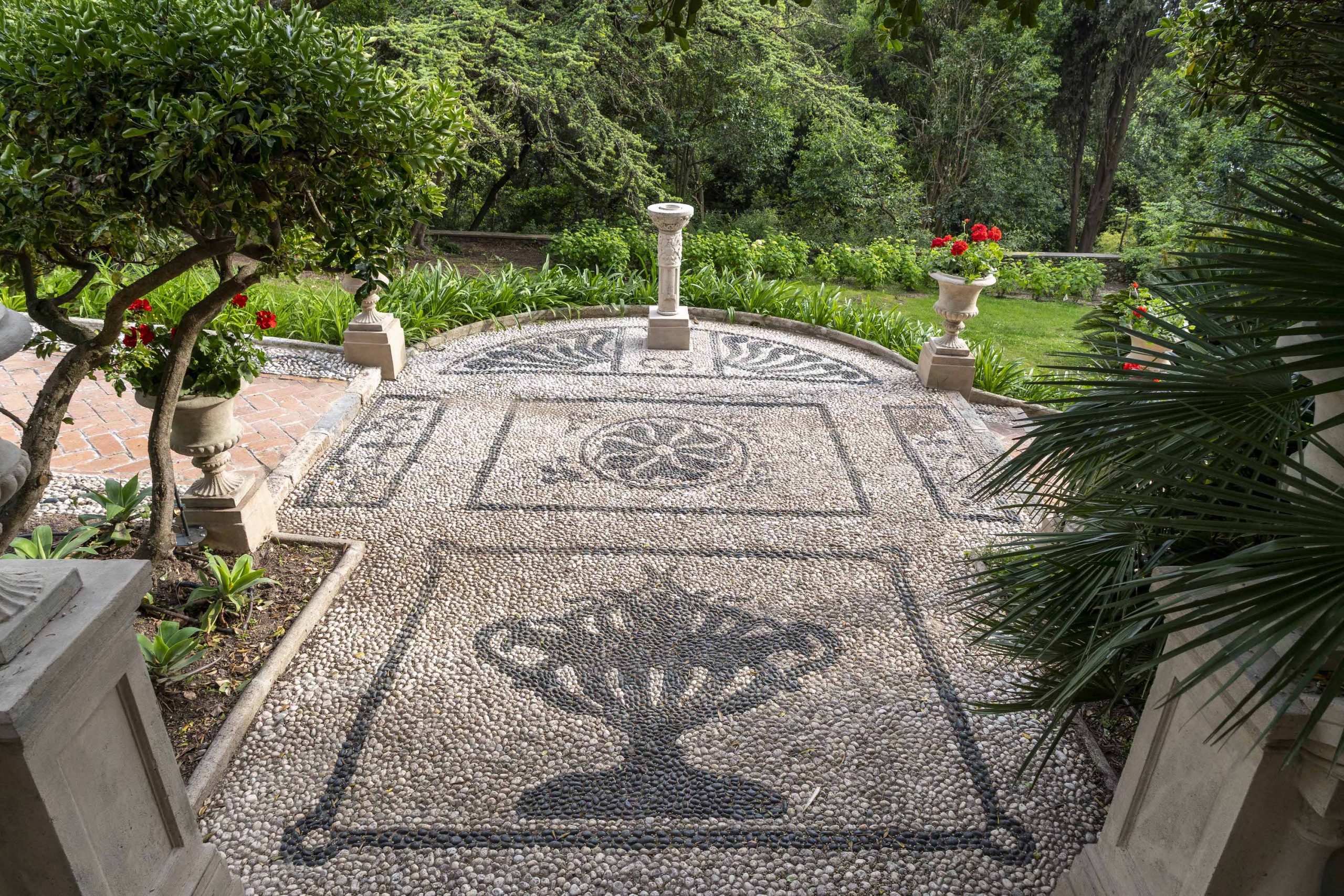 Il restauro dei “risseu”, i mosaici in acciottolato di Villa Rezzola