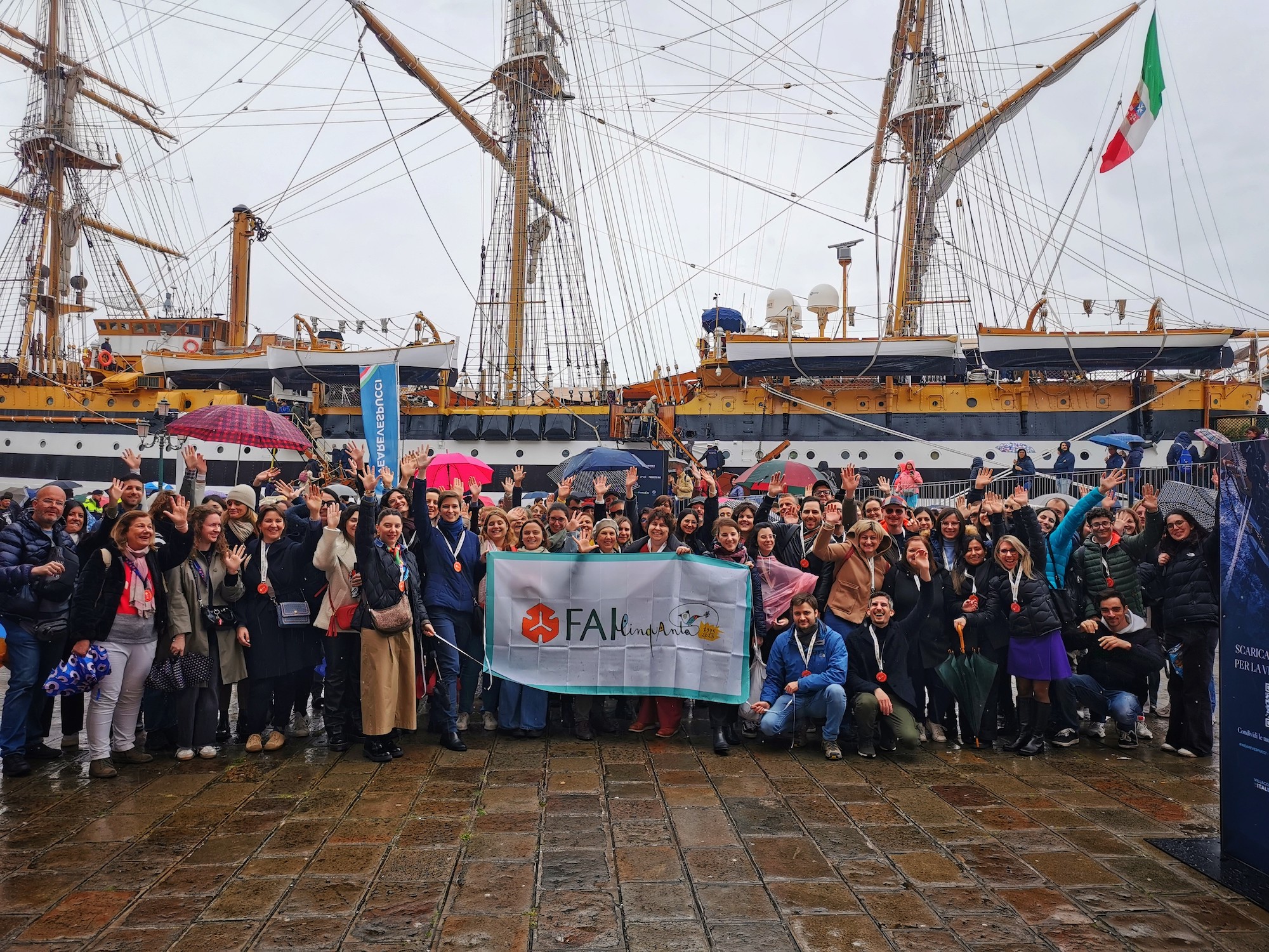 I volontari del FAI a bordo della celebre nave Amerigo Vespucci