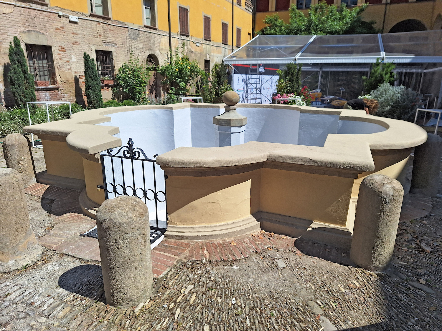 Terminato il restauro dell’antica vasca di Palazzo Tozzoni a Imola