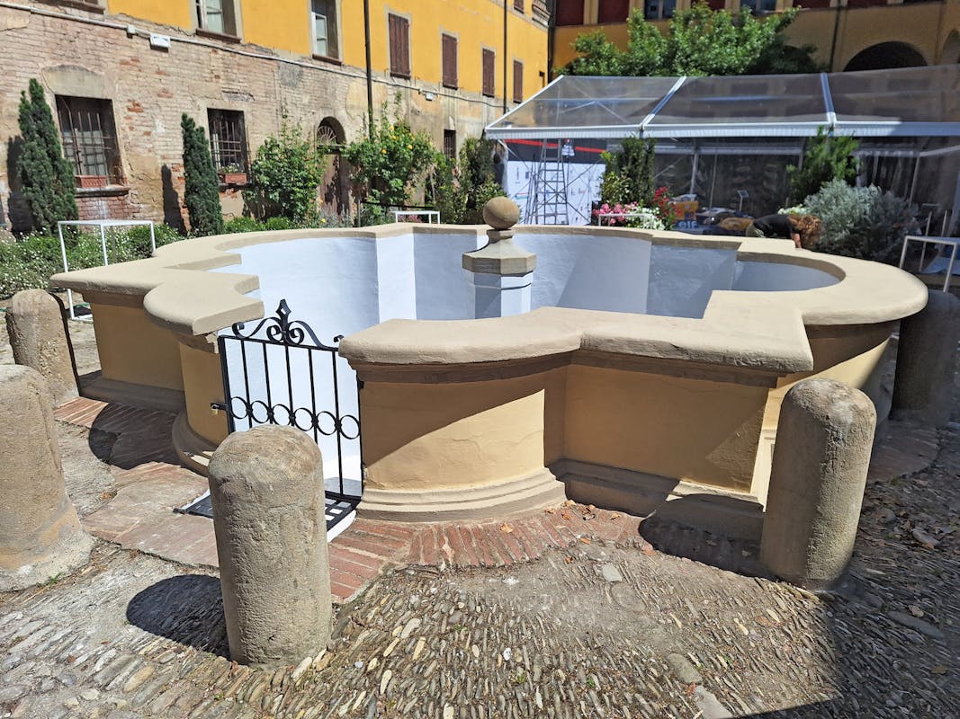 Terminato il restauro dell’antica vasca di Palazzo Tozzoni a Imola Terminato il restauro dell’antica vasca di Palazzo Tozzoni a Imola